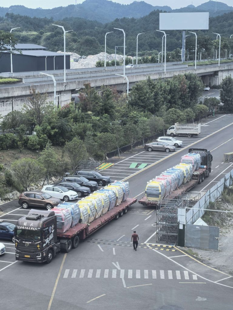 山西运城万荣孤峰山脉动索道24台6人吊厢顺利交货 14058d21d417a894d39f13c4815a2aef